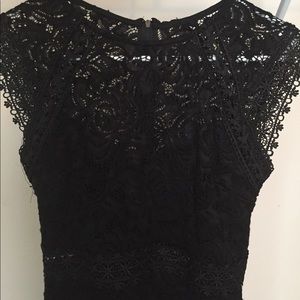 lace knee- length dress with short sleeves